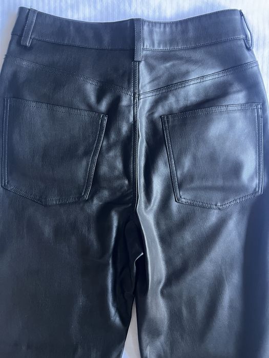 Zara. Pantaloni din imitație piele,