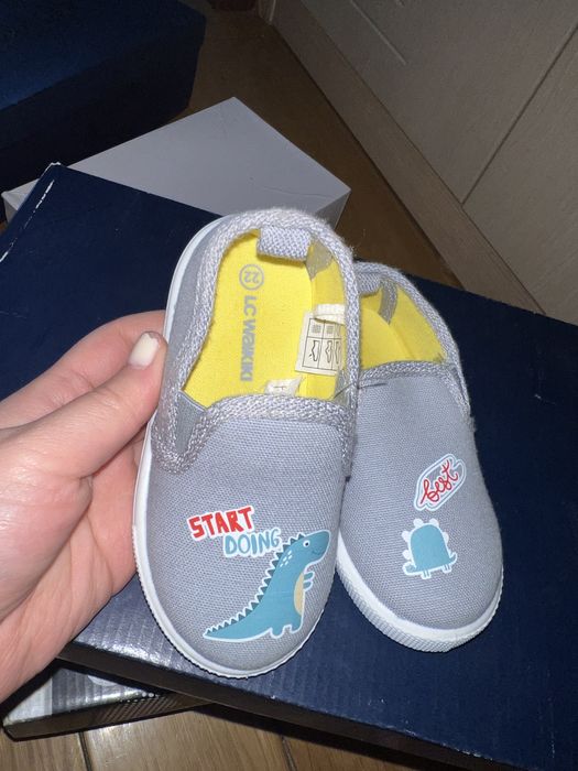 Продам детскую обувь