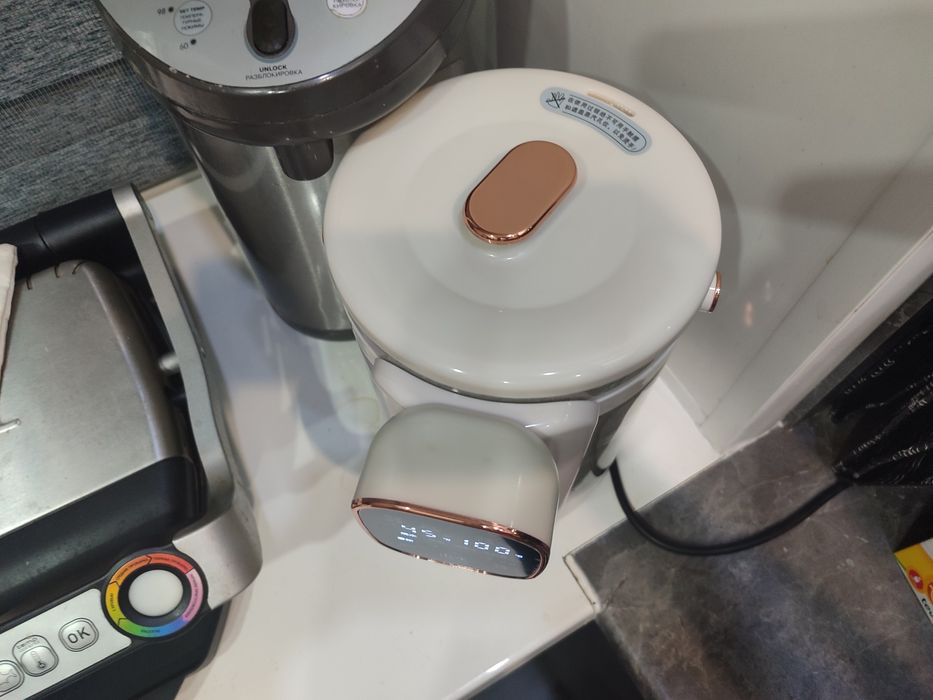 Продам новый чайник.