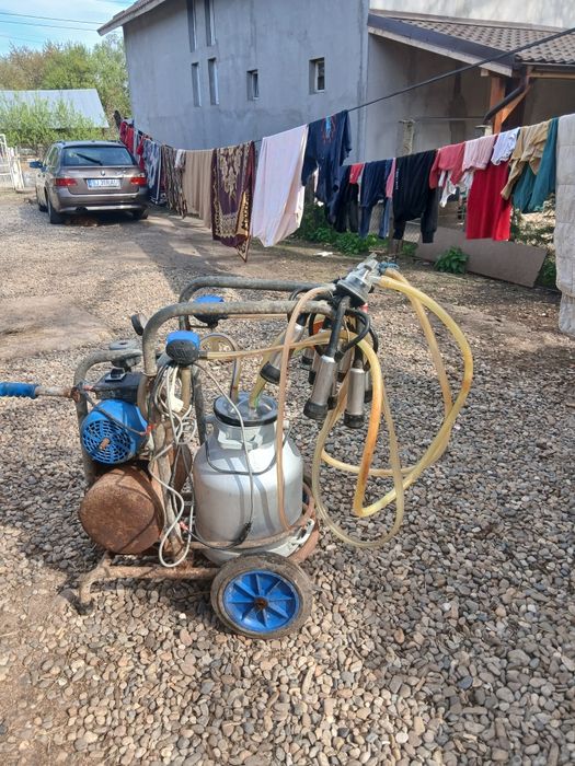 Vând mașina de muls