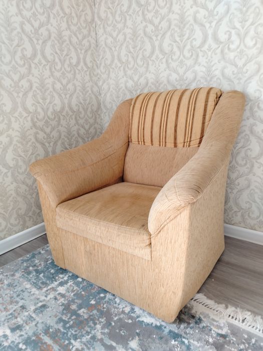 Продам кресло и диван б/у.