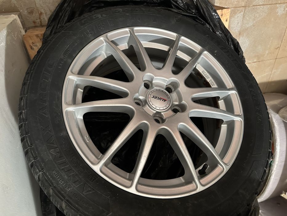 Продам диски с шинами R17