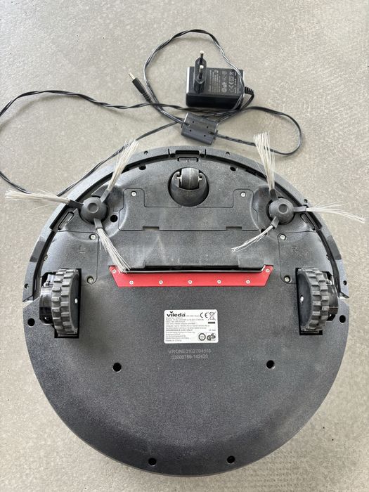 Продавам робот Vileda за части и батерия