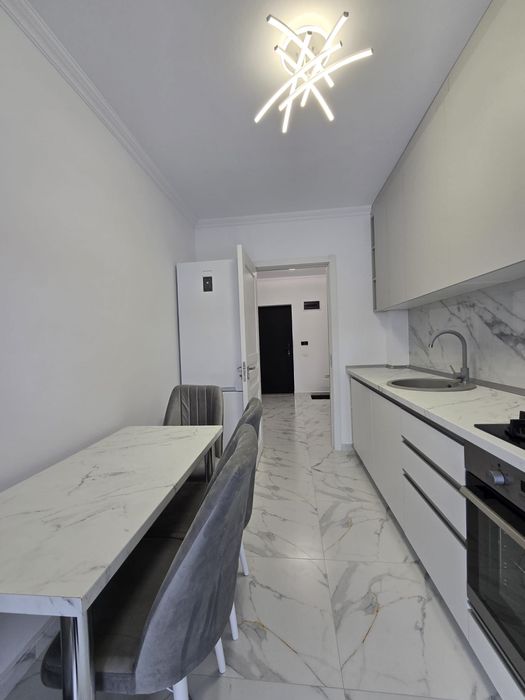 Apartament 2 camere mobilat, lift si parcare inclusa
