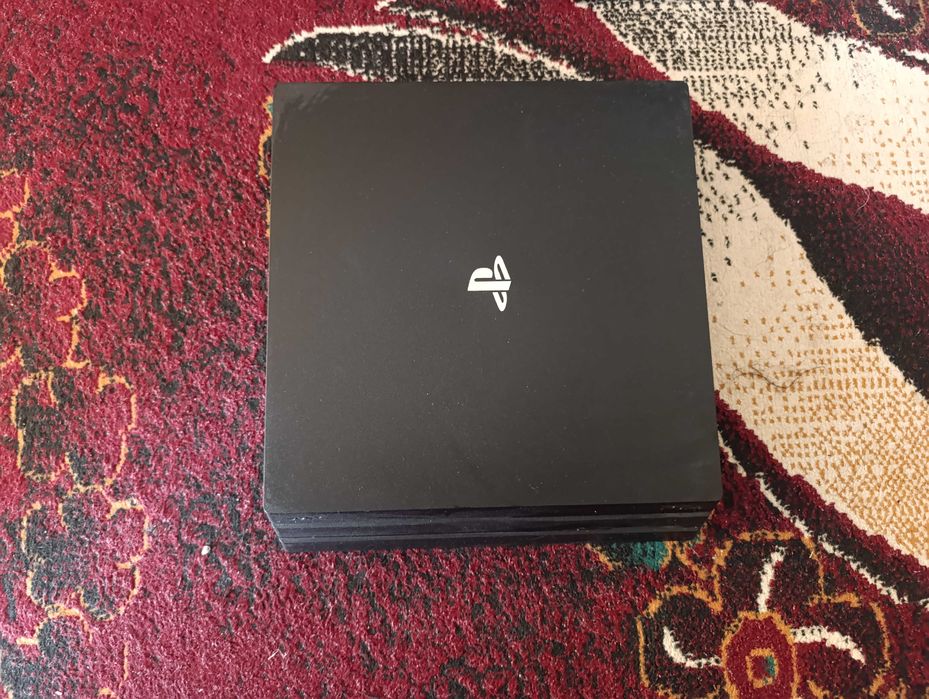 Playstation 4 PRO с Телевизором Shivaki 2 джойстика 7 игр