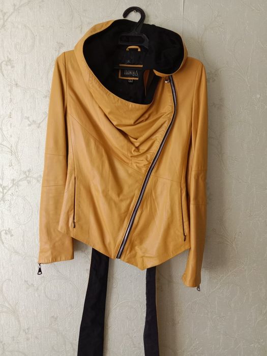 Кожаная женская куртка