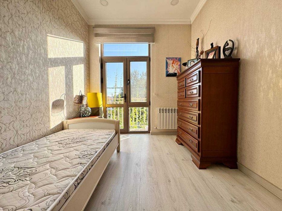 Продается квартира на земле 3 уровня 165м2 свой двор Рисовый (Jane)