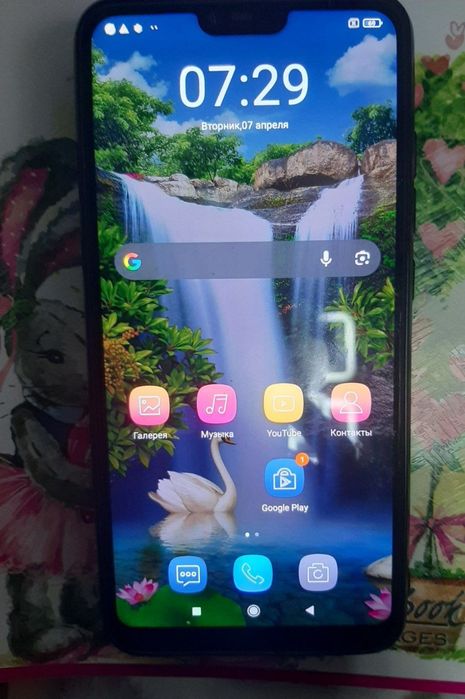 Продам рабочий телефон редми 5 + чехол с подставкой бонус