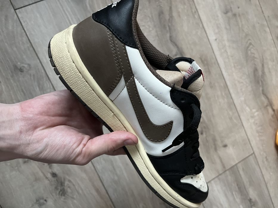 Продам кроссовки