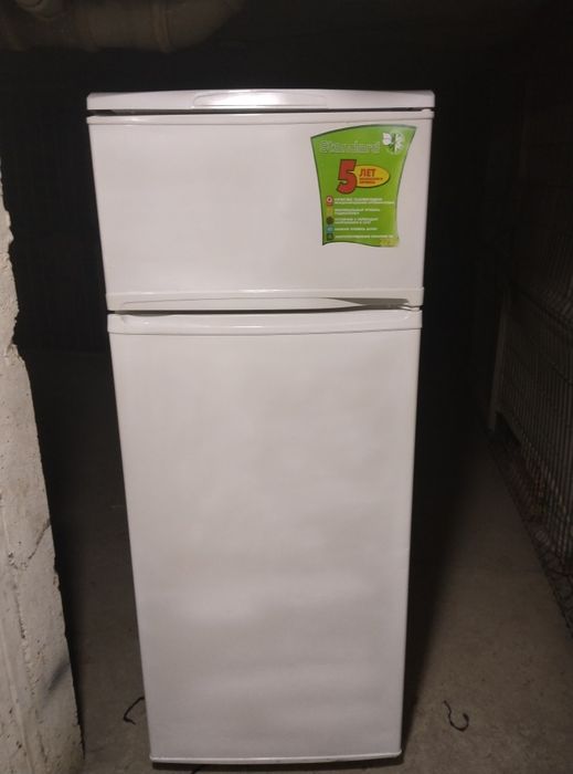 Холодильник сотилади