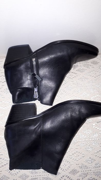 Боти от естествена кожа