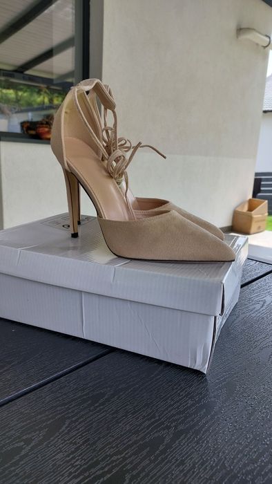 Pantofi crem, 37