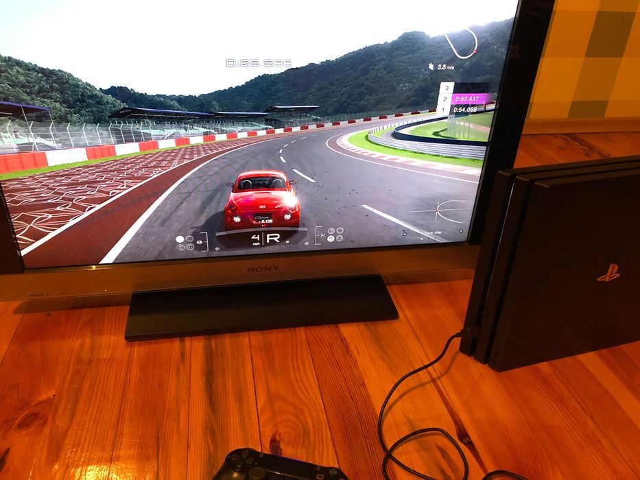 PS4 Pro 1TB РАБОТЕЩА Четете описанието