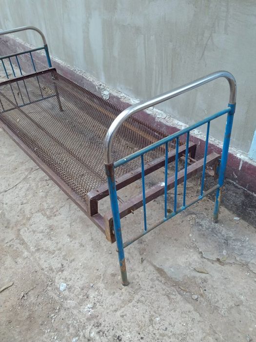 Продам  железный кроватьи