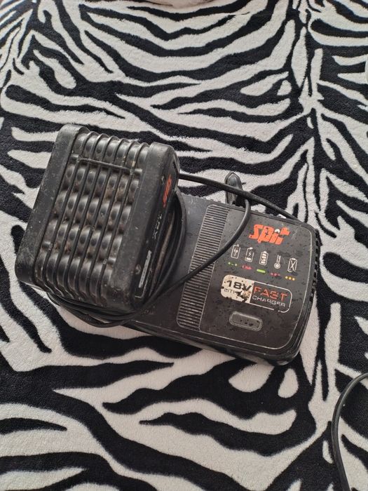 Încărcător spit plus acumulator 5 ah 18v
