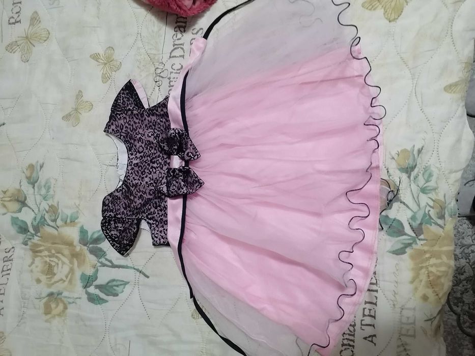 Продавам детски дрехи