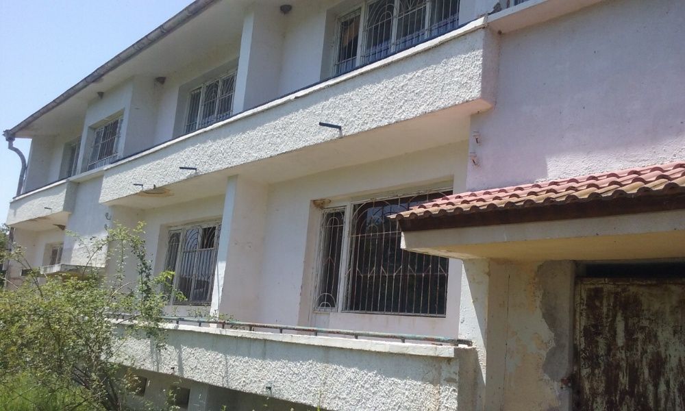 Продавам сграда къща за гости туризъм