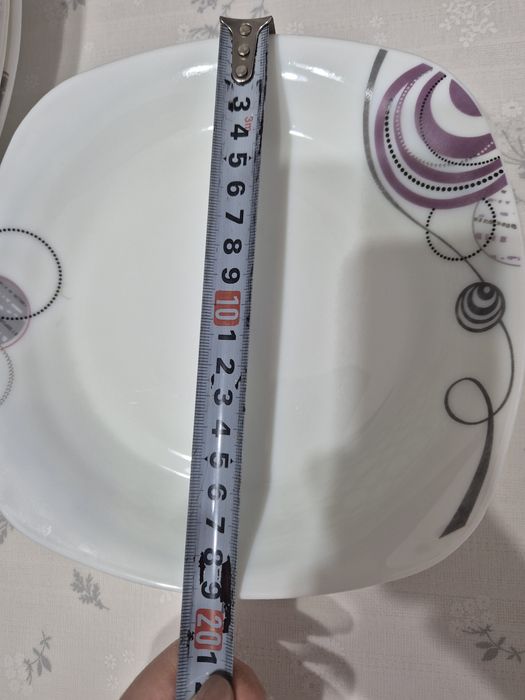 Продам тарелки  обеденные