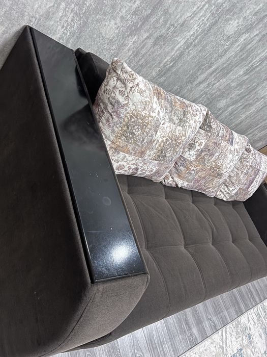 Диван 2.40см в хорошем состояний  б/у