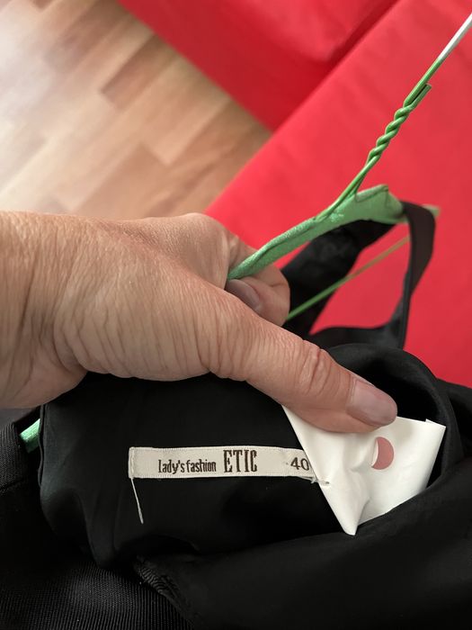 Rochie neagra superba