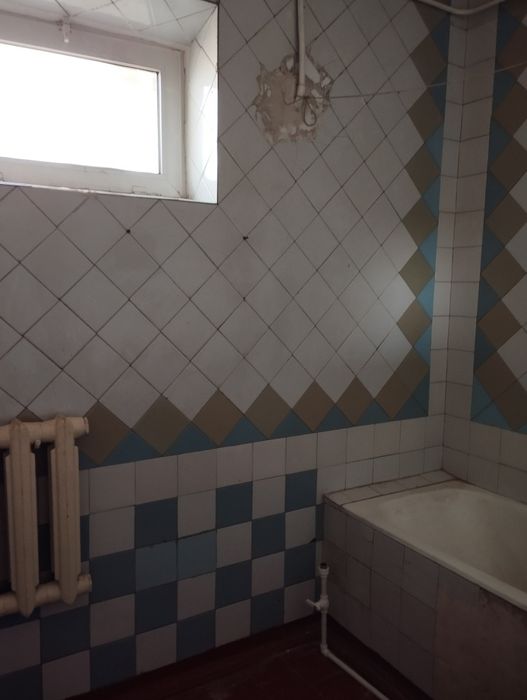 Оху кафеси якинида хонадан ижарага берилади