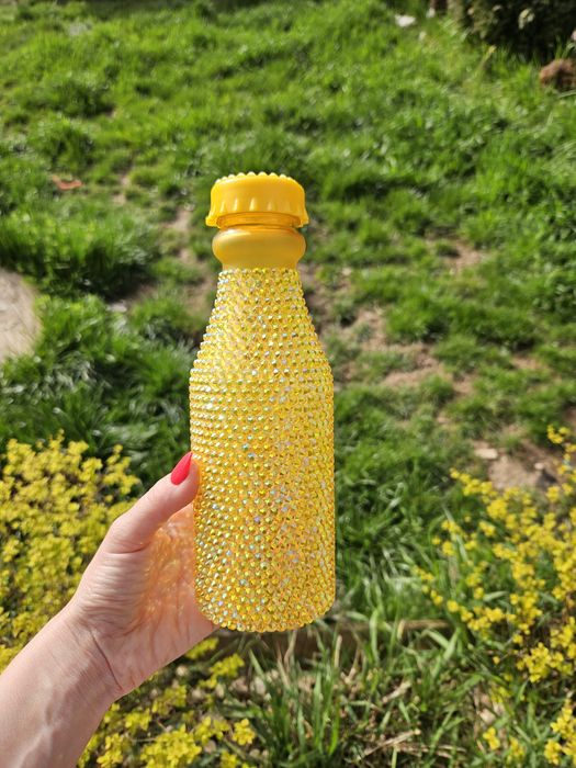 Уникален подарък! Пластмасови бутилки за вода с ръчно лепени камъни