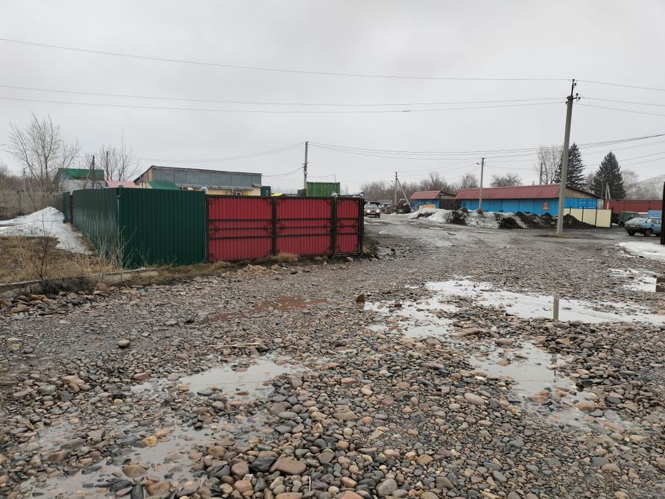 Продам коммерческий огороженный участок  .