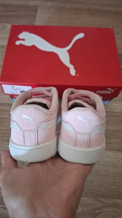 Продавам детски кецове на Puma