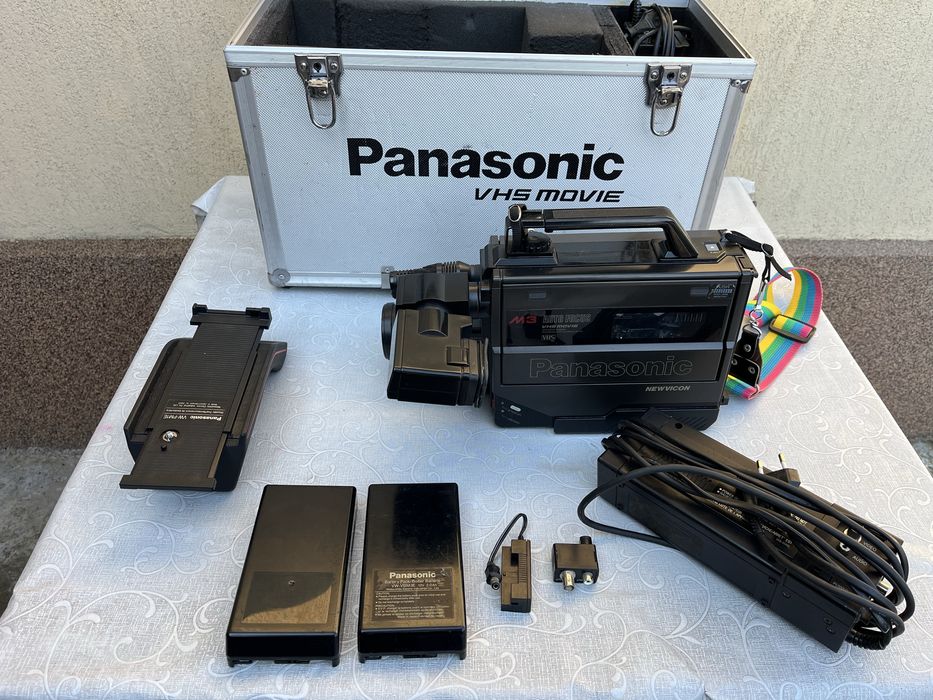 Camera video anii ‘80 Panasonic VHS Movie cu caseta filme