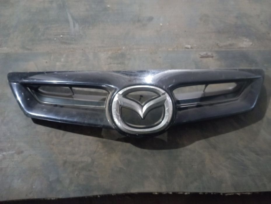 Решетка радиатора Мазда 3