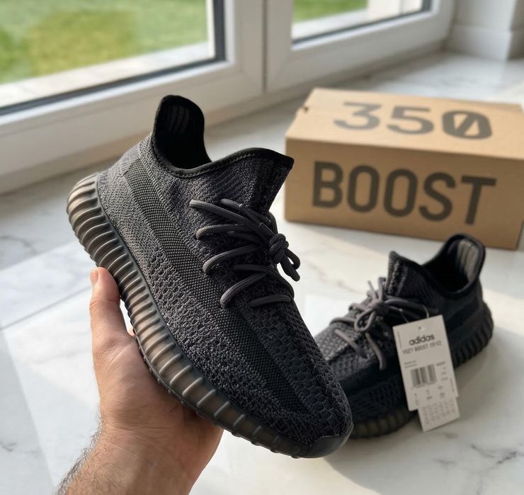 Adidasi Yeezy Boost 350 V2 Negru - Produs Premium
