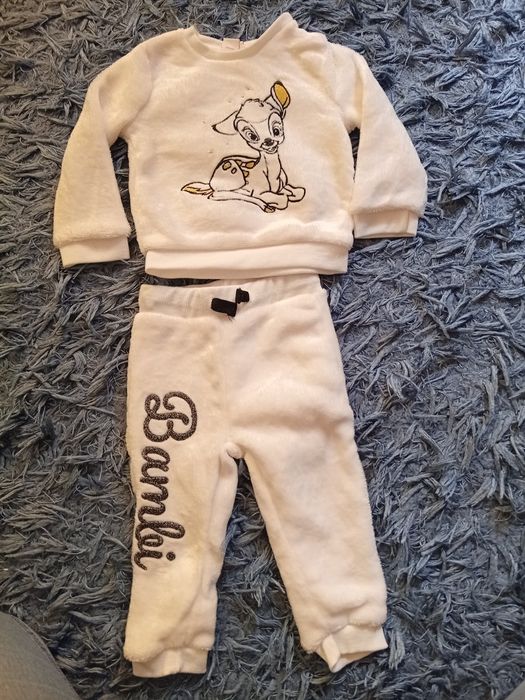 Vand 2 compleuri Disney  din material flausat  marimea 80