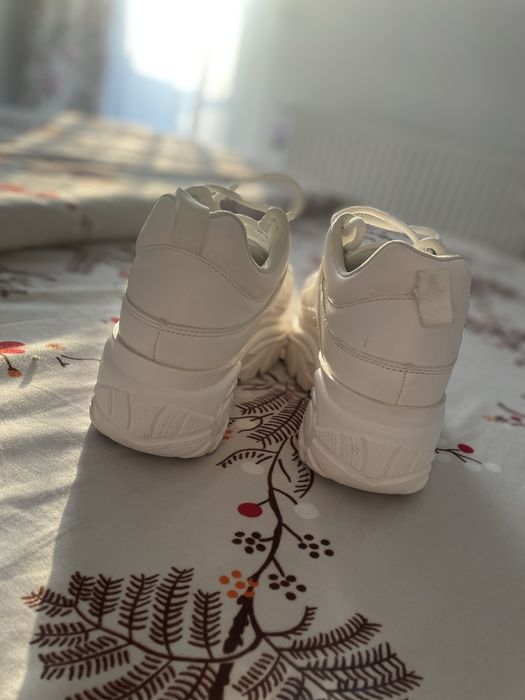 Adidasi cu talpa inalta
