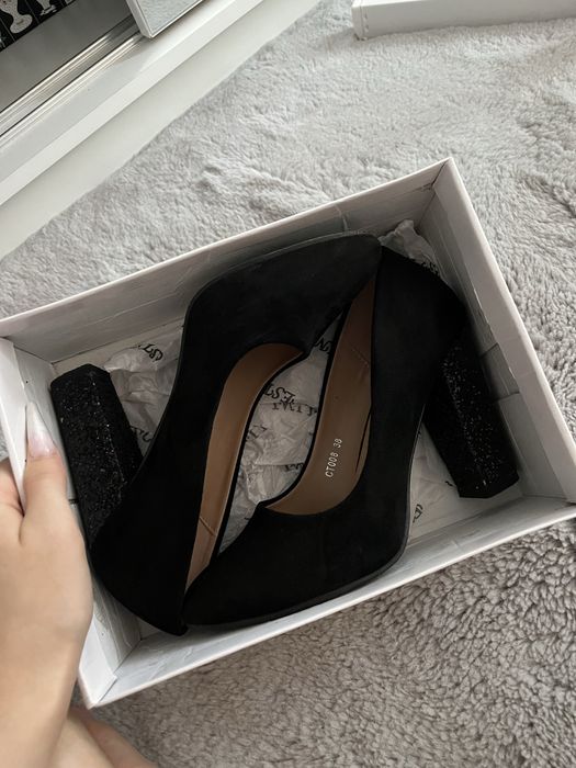 Pantofi eleganti