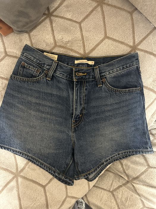 късото ново състояние на Levi's