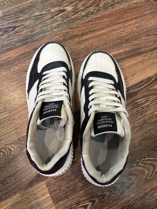 Продам кроссовки