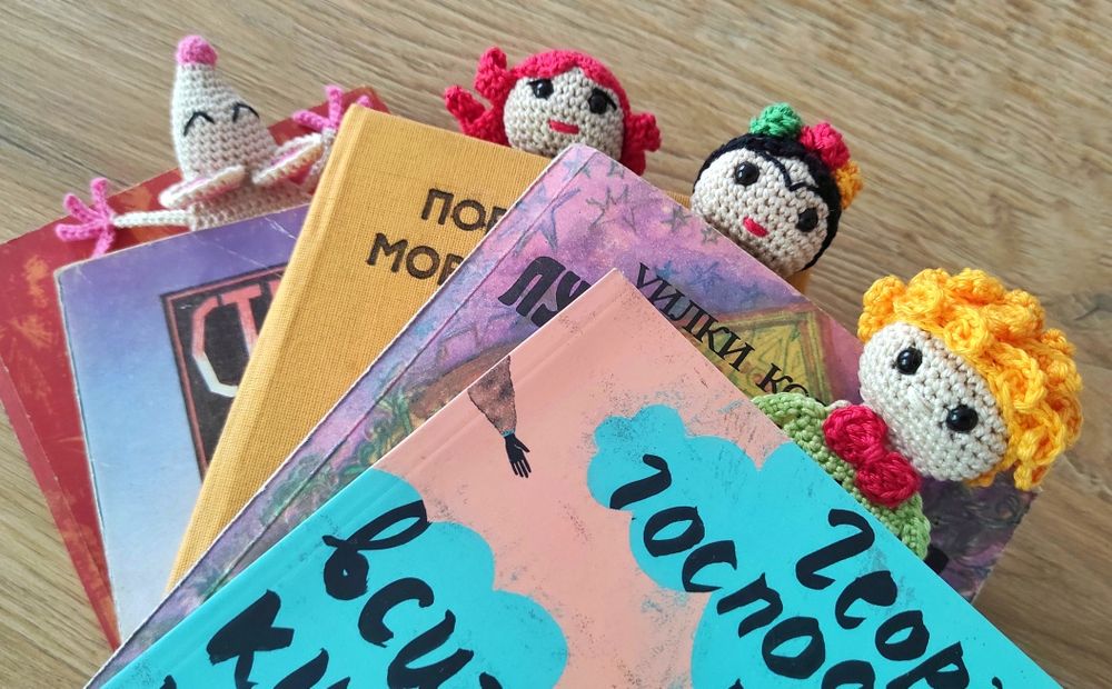 Плетен книгоразделител