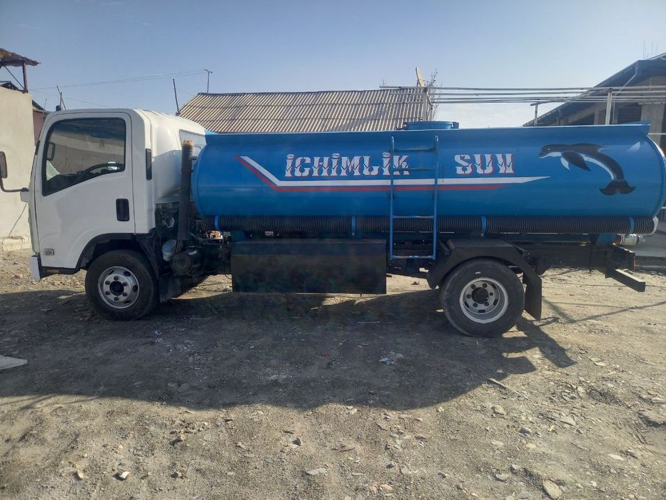 Isuzu vodovoz...