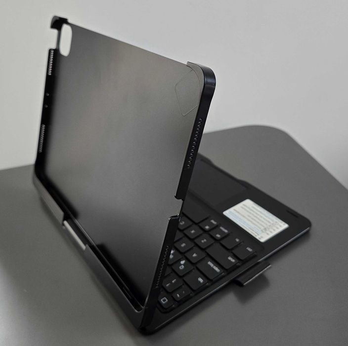 Husa cu tastatura iPad 10.9 inch 2022 / iPad 11 inch 2025, Negru