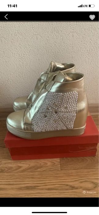 Ботинки р. 39-40