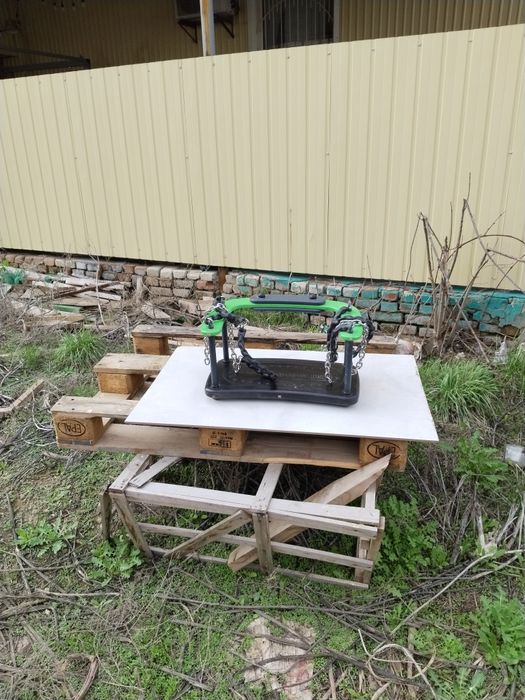 Продаеться сиденье для качелей резиновое со спинкой.