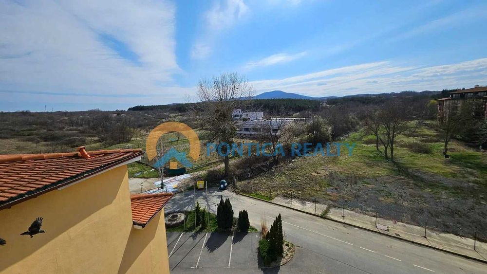 Предлагаме светъл и просторен двустаен апартамент в престижния комплекс Реджина Маре