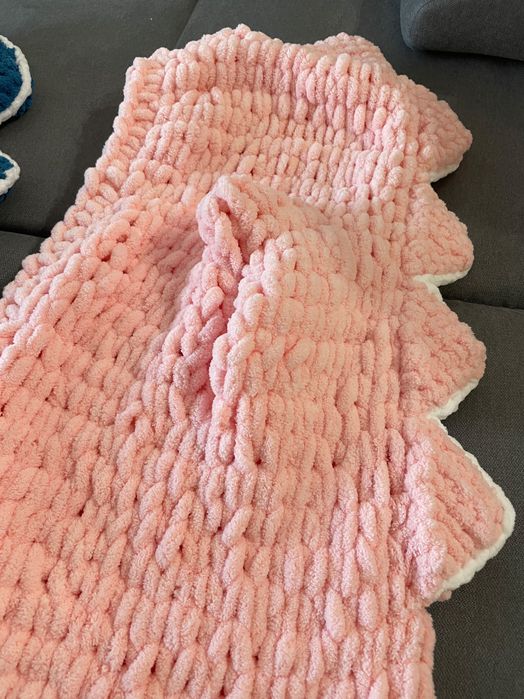 Ръчно плетена бебешка жилетка “Дино”