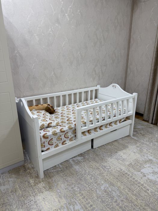 Детский кровать, шкаф и домик