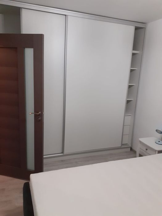 Închiriez apartament