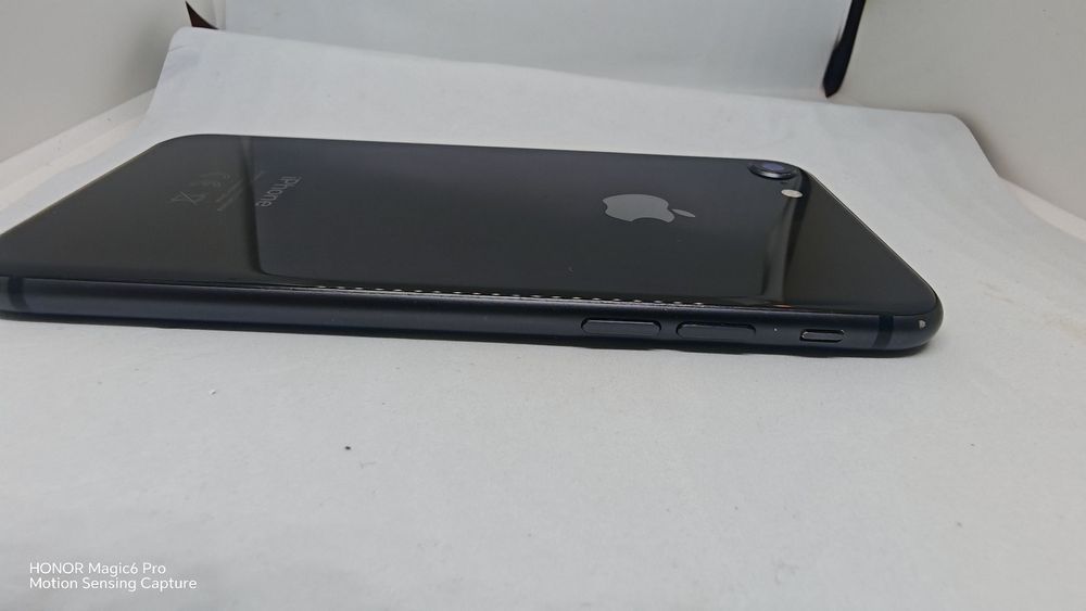 Продавам iPhone 8 64gb