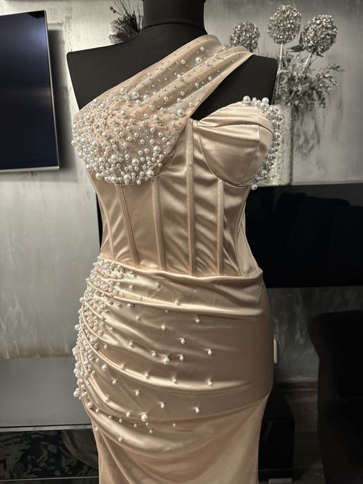 Rochie noua ,superba .