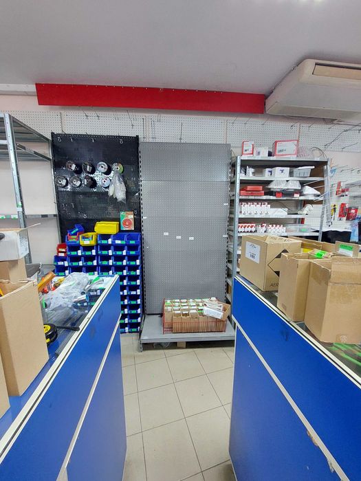 Разпродажба на търговски щанд -  витрини, стелажи, перфостени и кутии