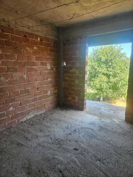 Двуетажна къща за довършване в село Филаделфи, Гърция