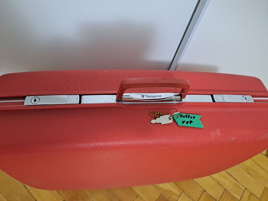 Valiza/geamantan Samsonite.